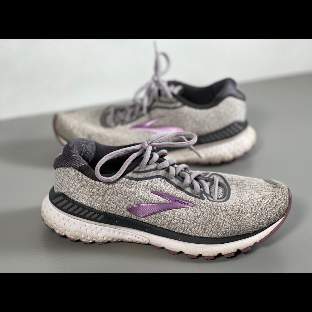Brooks Sz 9